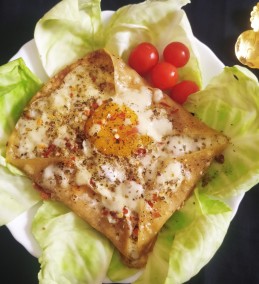 Cheesy Egg Lifafa Recipe