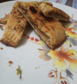 Stuffed garlic bread on tawa Recipe