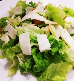Lettuce Salad with Garlic Croutons Recipe