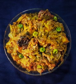 Macher Matha Diya Bandhakopi ( Bengali stye cabbage curry with fish head)