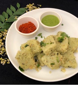 Sprouted moong n Sooji Dhokla Recipe