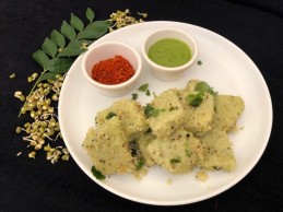 Healthy Sprouted Moong and Suji Dhokla Recipe
