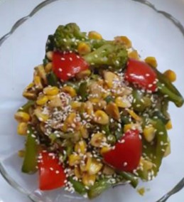 Broccoli salad with roasted seeds Recipe
