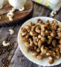 Baked honey-pepper cashews recipe