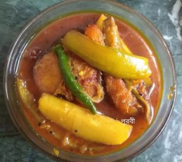 Macher jhol with pointed gourd and potatoes recipe