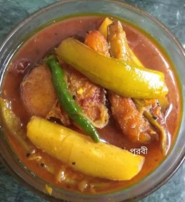 Macher jhol with pointed gourd and potatoes recipe