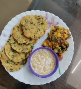 Palak Puri with Palak Aloo Recipe