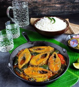 Hilsa Curry with Eggplant/Ilish er Begun Jhol Recipe