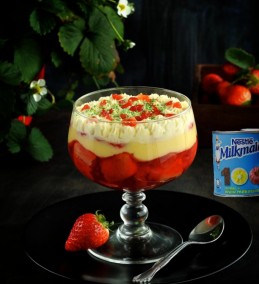 Nestle Milkmade Strawberry trifle shorts recipe