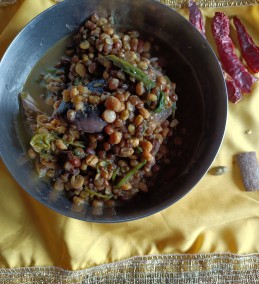 Pulses with spinach and fish head recipe