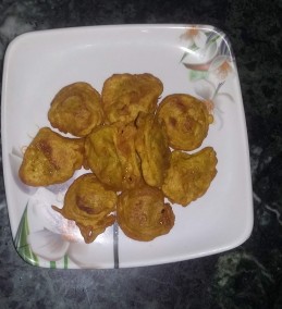 Hing Kasuri Methi Potato Fritters Recipe