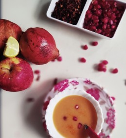 Pomegranate apple soup with cloves recipe
