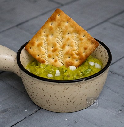 Avocado Dip with crackers Recipe - GoToChef